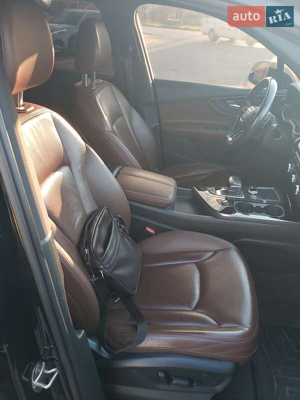 Внедорожник / Кроссовер Audi Q7 2016 в Чуднове