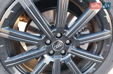 Позашляховик / Кросовер Audi Q7 2016 в Чуднові