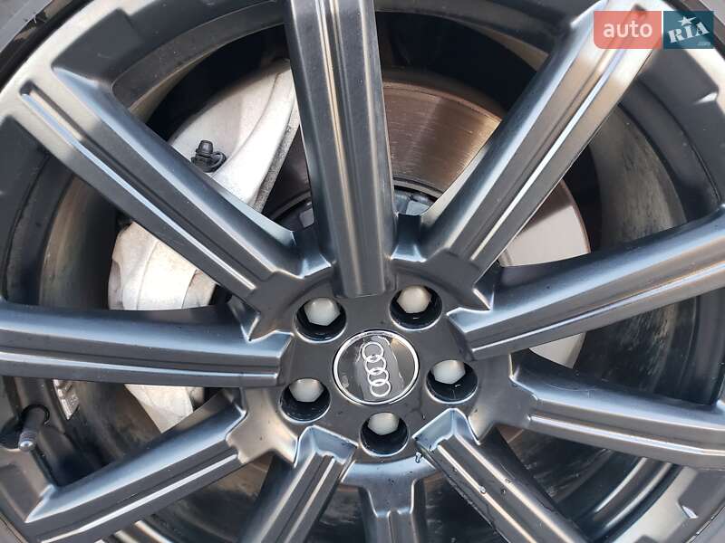 Внедорожник / Кроссовер Audi Q7 2016 в Чуднове