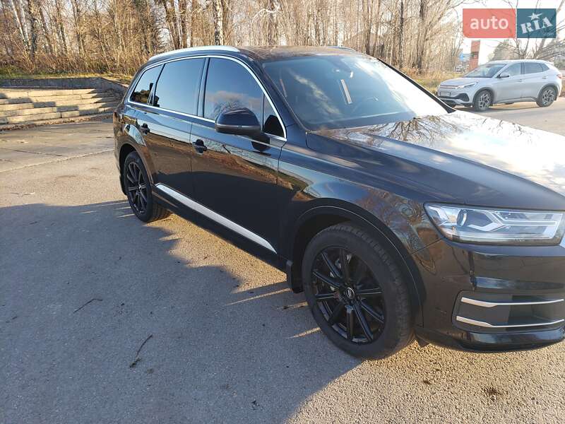 Позашляховик / Кросовер Audi Q7 2016 в Чуднові
