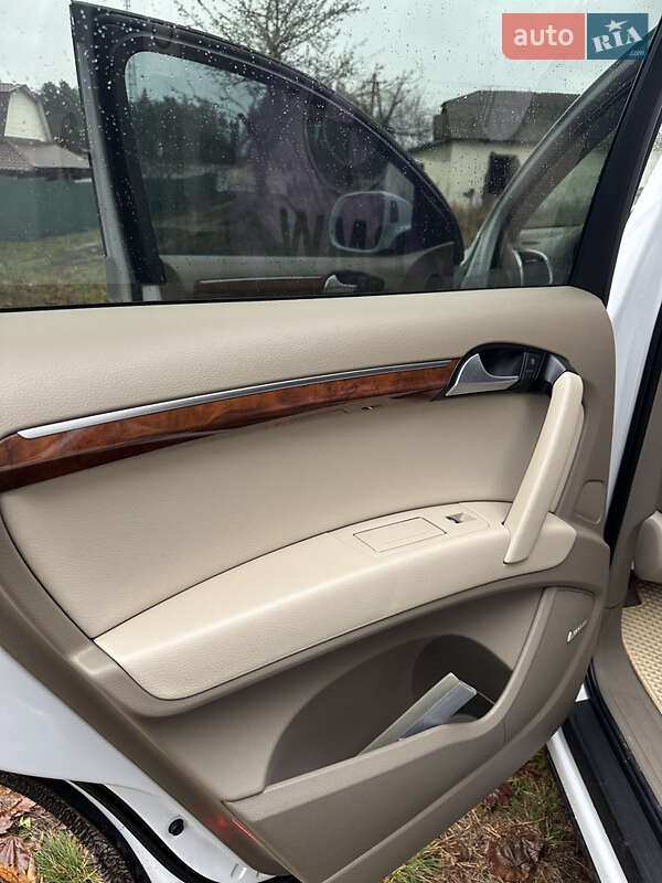 Внедорожник / Кроссовер Audi Q7 2013 в Коростене