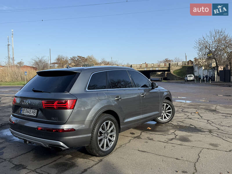 Позашляховик / Кросовер Audi Q7 2017 в Миколаєві