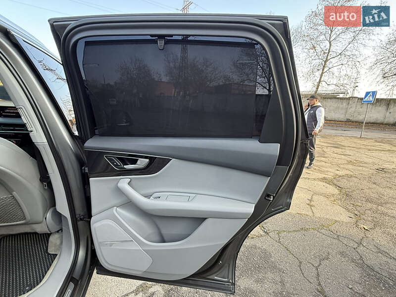 Позашляховик / Кросовер Audi Q7 2017 в Миколаєві