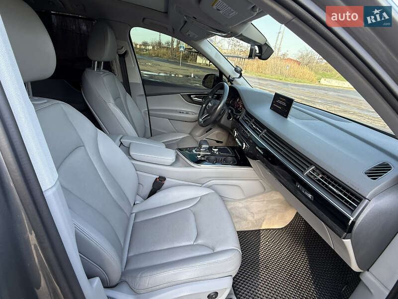Позашляховик / Кросовер Audi Q7 2017 в Миколаєві