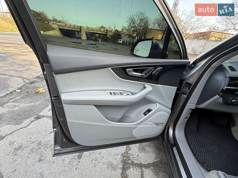 Позашляховик / Кросовер Audi Q7 2017 в Миколаєві