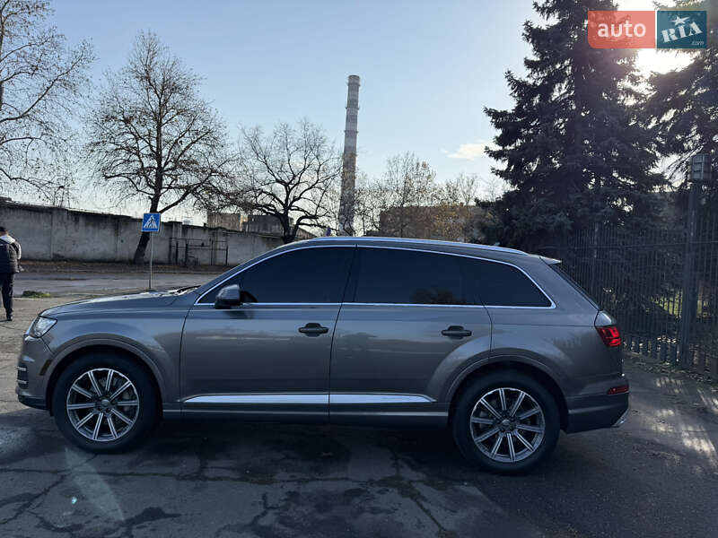 Позашляховик / Кросовер Audi Q7 2017 в Миколаєві