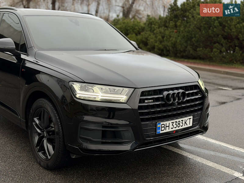 Внедорожник / Кроссовер Audi Q7 2017 в Киеве