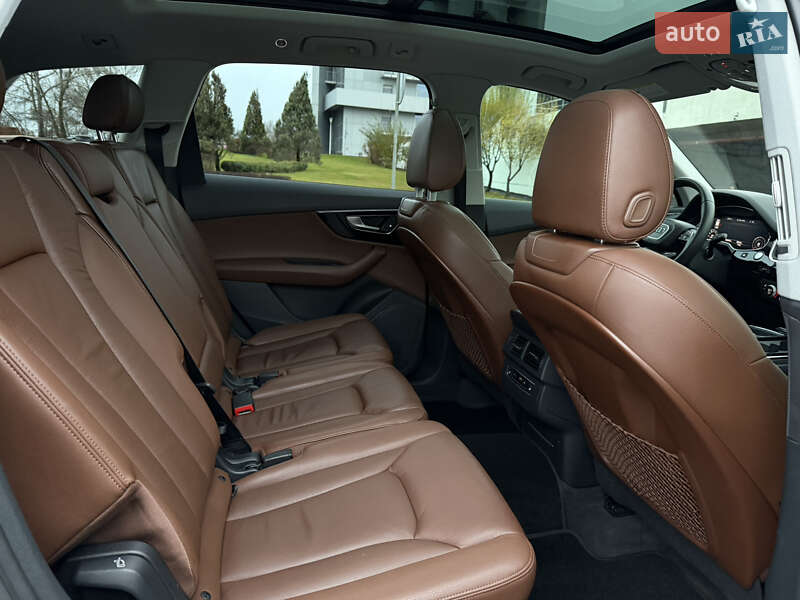 Внедорожник / Кроссовер Audi Q7 2017 в Киеве