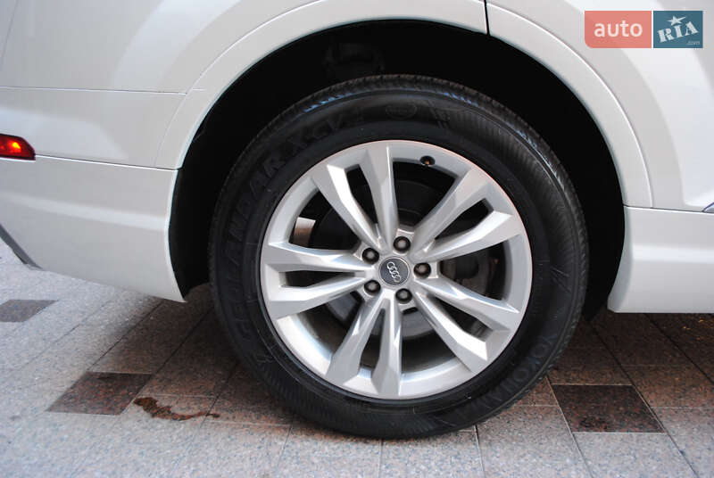 Внедорожник / Кроссовер Audi Q7 2016 в Тячеве