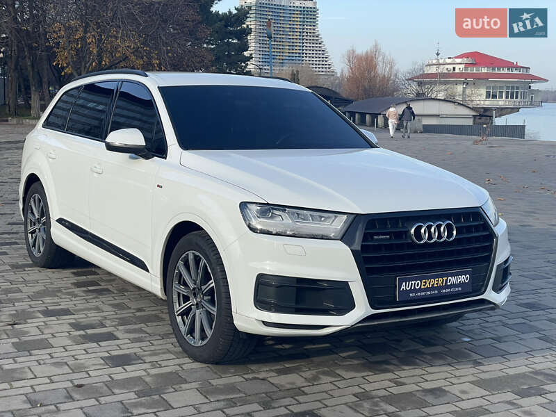 Позашляховик / Кросовер Audi Q7 2017 в Дніпрі