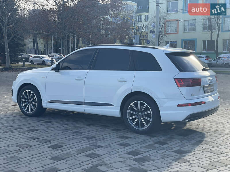 Позашляховик / Кросовер Audi Q7 2017 в Дніпрі