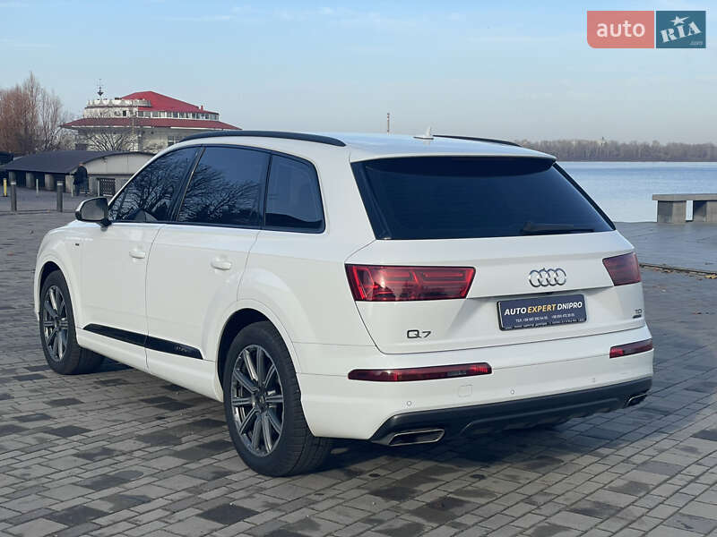 Позашляховик / Кросовер Audi Q7 2017 в Дніпрі