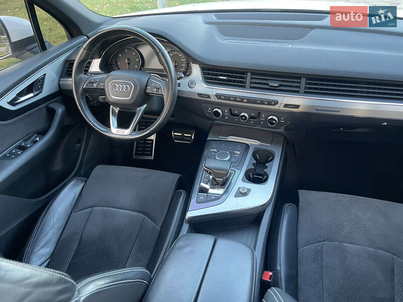Позашляховик / Кросовер Audi Q7 2017 в Дніпрі