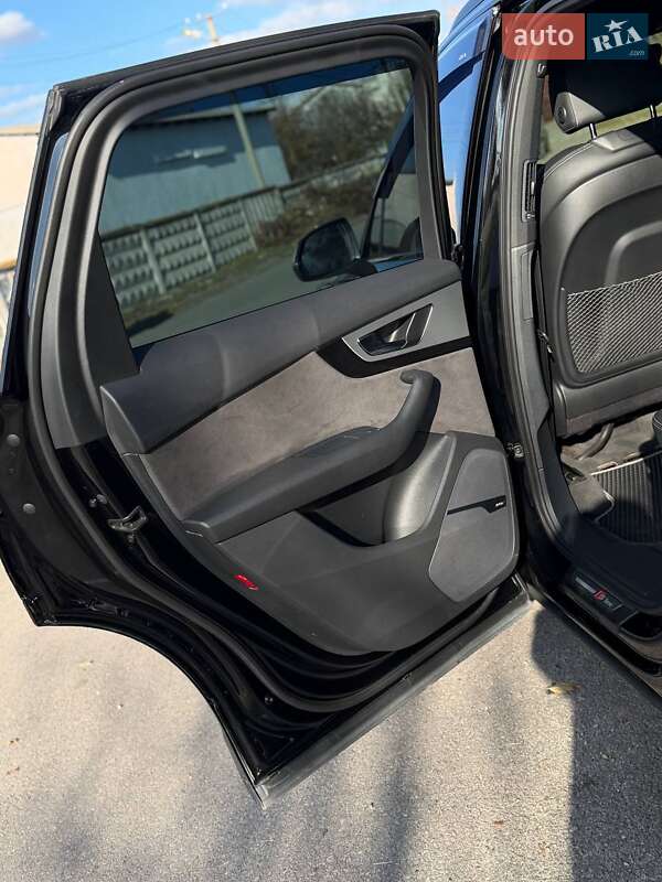 Позашляховик / Кросовер Audi Q7 2016 в Синельниковому