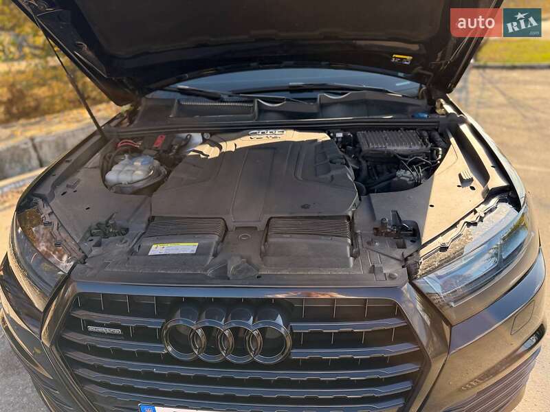 Позашляховик / Кросовер Audi Q7 2016 в Синельниковому