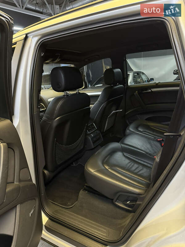 Позашляховик / Кросовер Audi Q7 2015 в Чернівцях