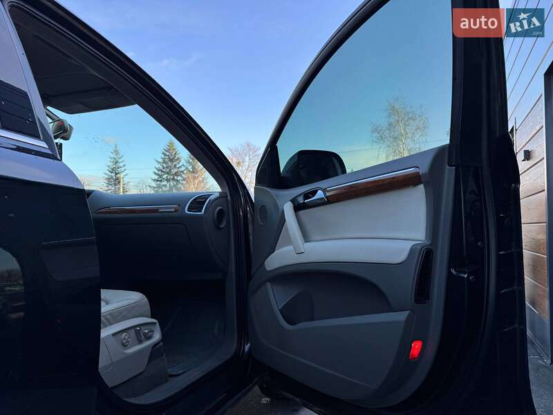 Позашляховик / Кросовер Audi Q7 2014 в Рівному