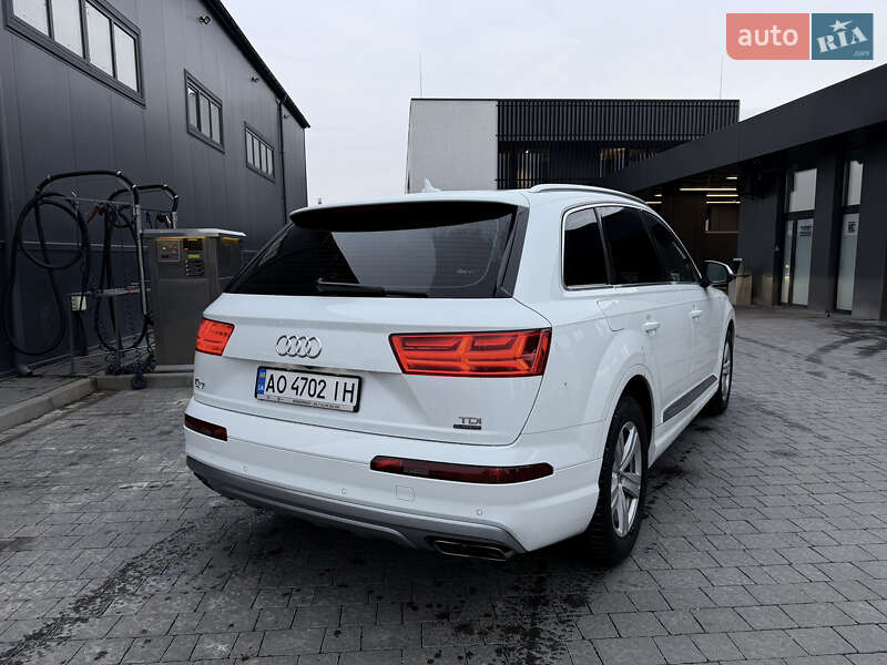 Позашляховик / Кросовер Audi Q7 2017 в Іршаві
