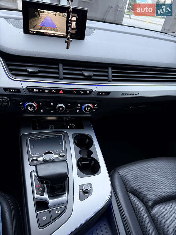 Позашляховик / Кросовер Audi Q7 2017 в Іршаві