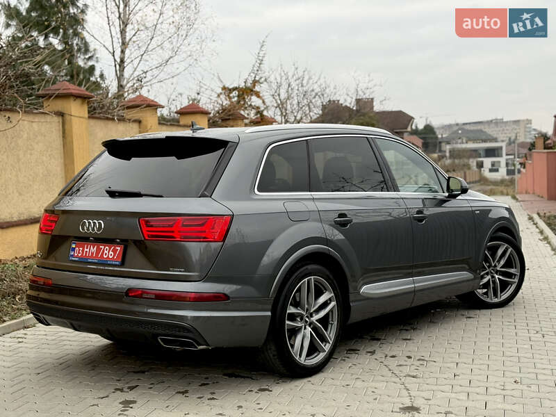 Внедорожник / Кроссовер Audi Q7 2015 в Ужгороде