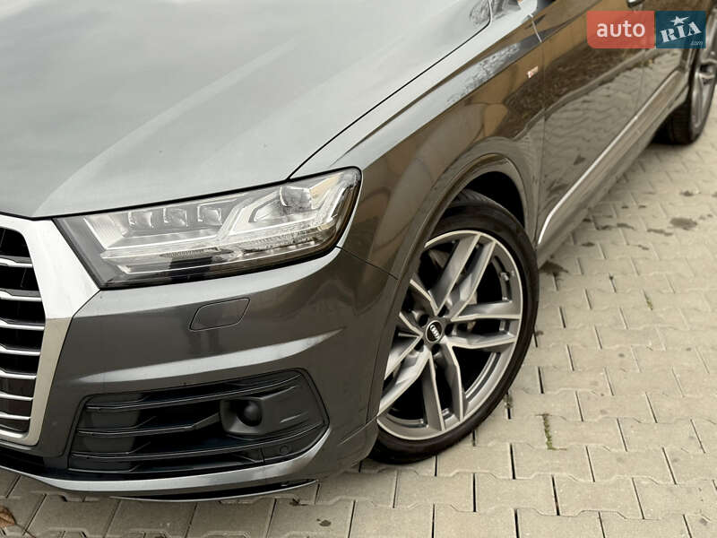 Внедорожник / Кроссовер Audi Q7 2015 в Ужгороде