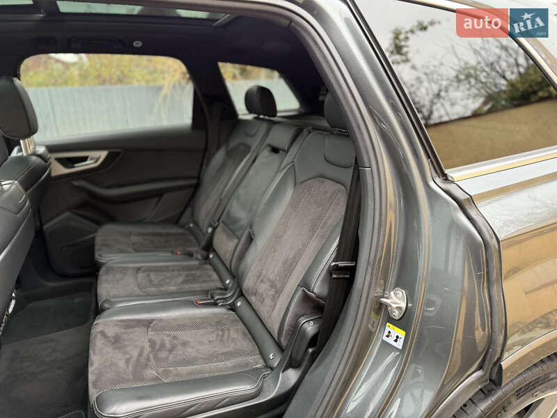 Внедорожник / Кроссовер Audi Q7 2015 в Ужгороде