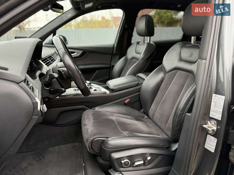 Внедорожник / Кроссовер Audi Q7 2015 в Ужгороде