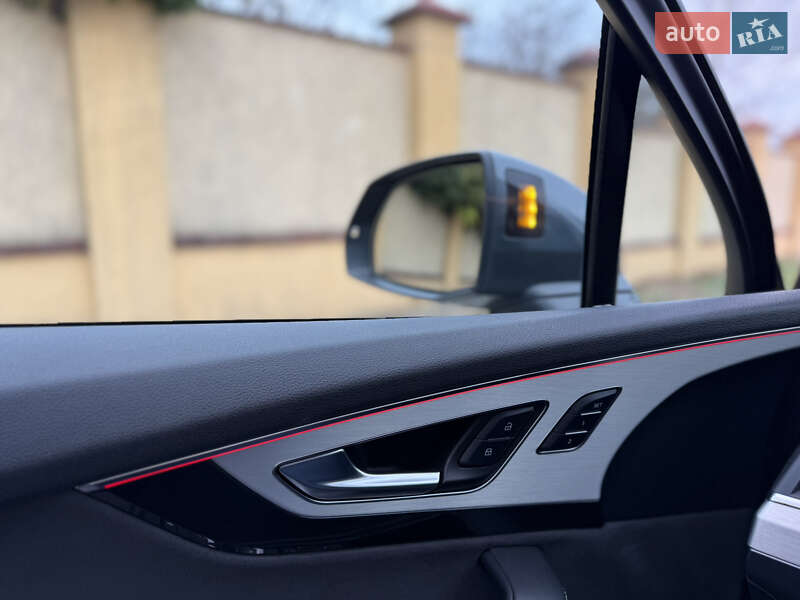 Внедорожник / Кроссовер Audi Q7 2015 в Ужгороде