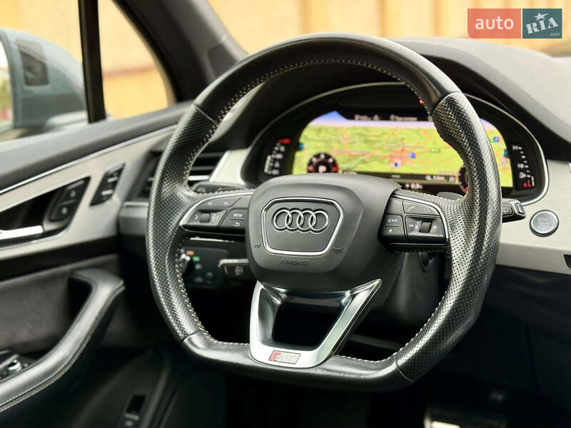 Внедорожник / Кроссовер Audi Q7 2015 в Ужгороде