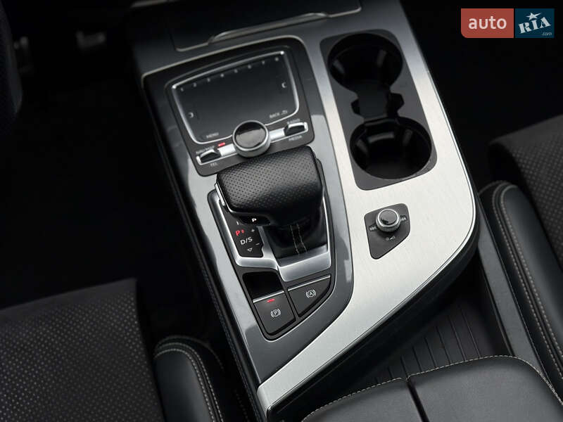 Внедорожник / Кроссовер Audi Q7 2015 в Ужгороде