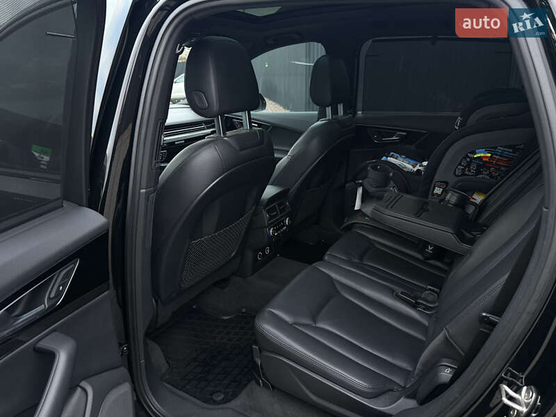 Позашляховик / Кросовер Audi Q7 2017 в Києві фото 19 Позашляховик / Кросовер Audi Q7 2017 в Києві