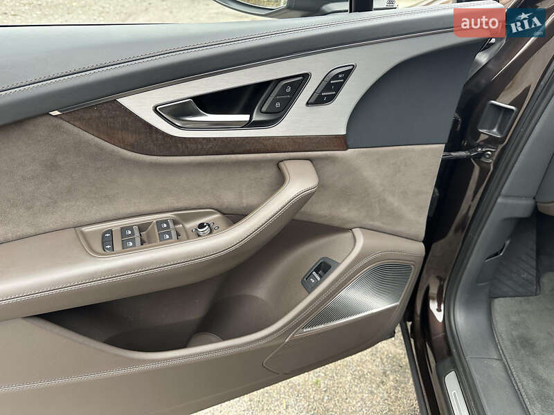 Позашляховик / Кросовер Audi Q7 2016 в Дніпрі