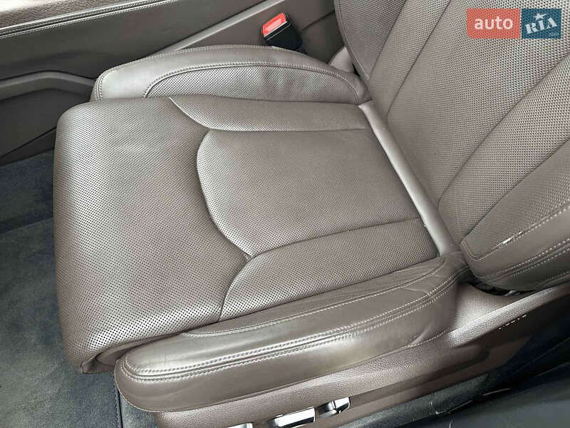 Позашляховик / Кросовер Audi Q7 2016 в Дніпрі