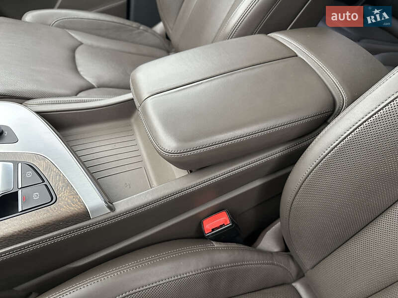 Позашляховик / Кросовер Audi Q7 2016 в Дніпрі