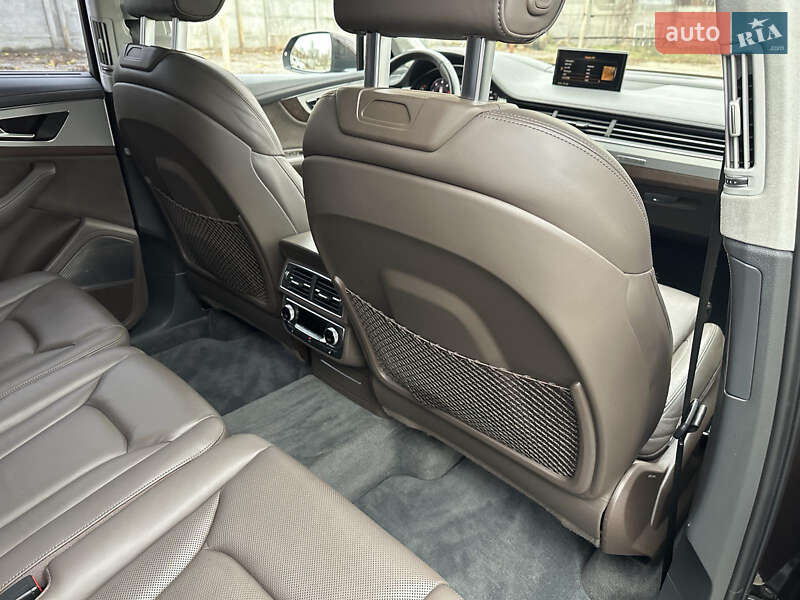 Позашляховик / Кросовер Audi Q7 2016 в Дніпрі