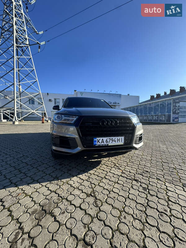 Позашляховик / Кросовер Audi Q7 2016 в Чернівцях