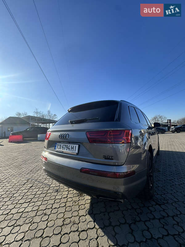 Позашляховик / Кросовер Audi Q7 2016 в Чернівцях