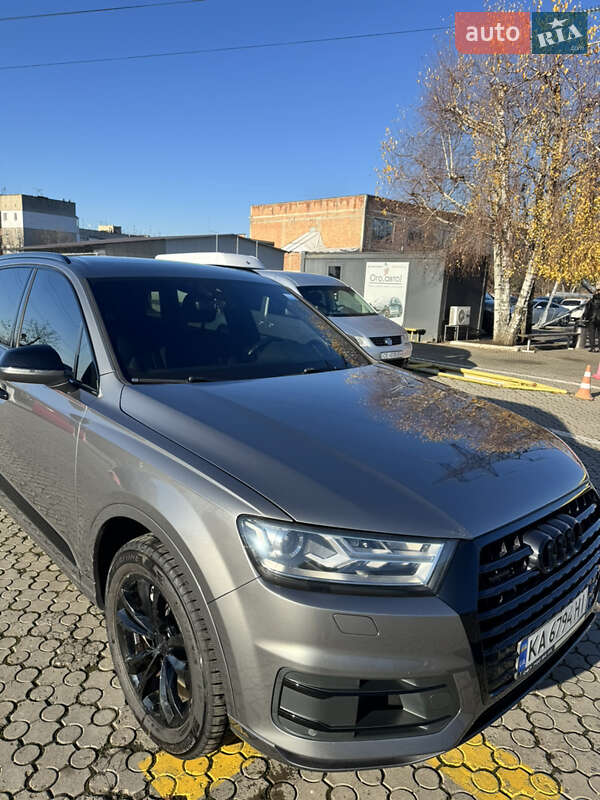 Позашляховик / Кросовер Audi Q7 2016 в Чернівцях