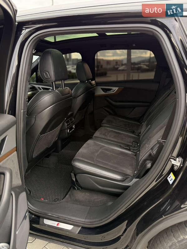 Позашляховик / Кросовер Audi Q7 2015 в Хусті