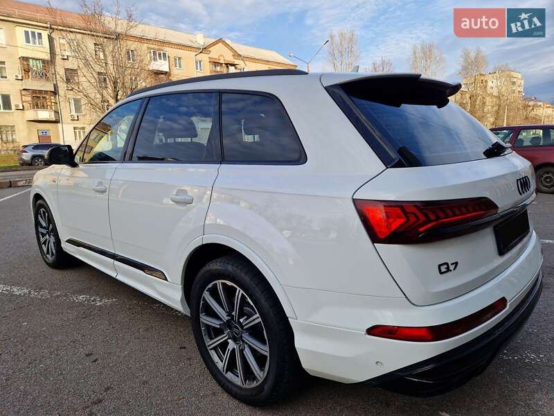 Позашляховик / Кросовер Audi Q7 2023 в Києві