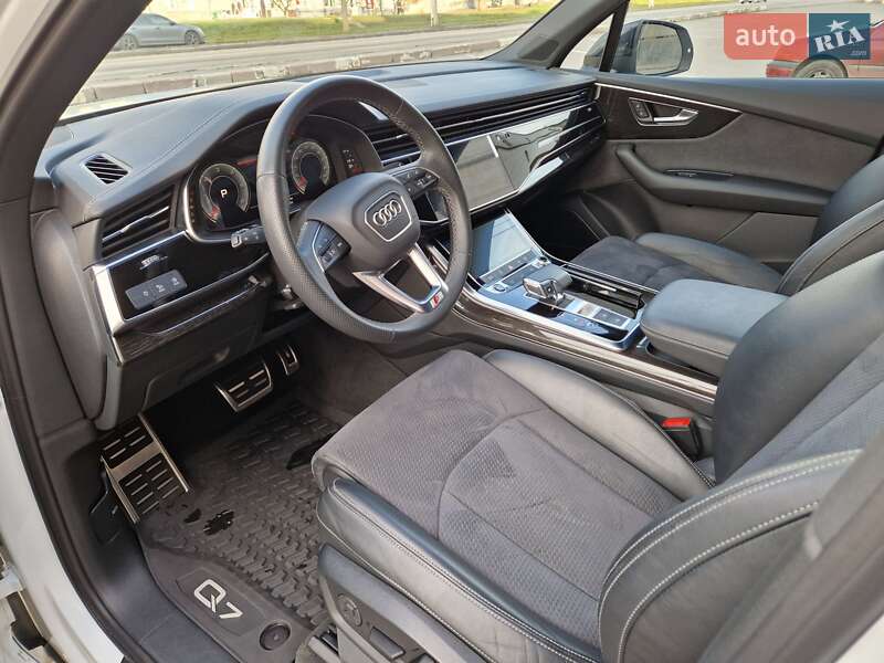 Позашляховик / Кросовер Audi Q7 2023 в Києві