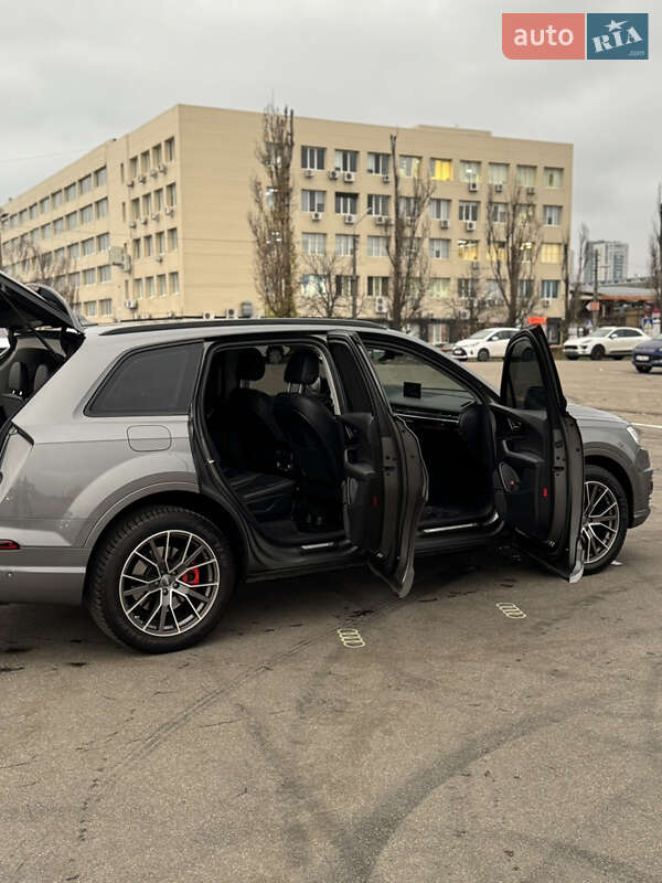 Внедорожник / Кроссовер Audi Q7 2018 в Киеве