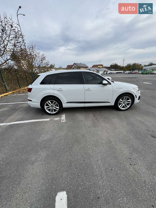 Позашляховик / Кросовер Audi Q7 2018 в Ужгороді