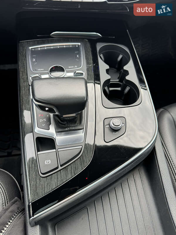Позашляховик / Кросовер Audi Q7 2018 в Ужгороді