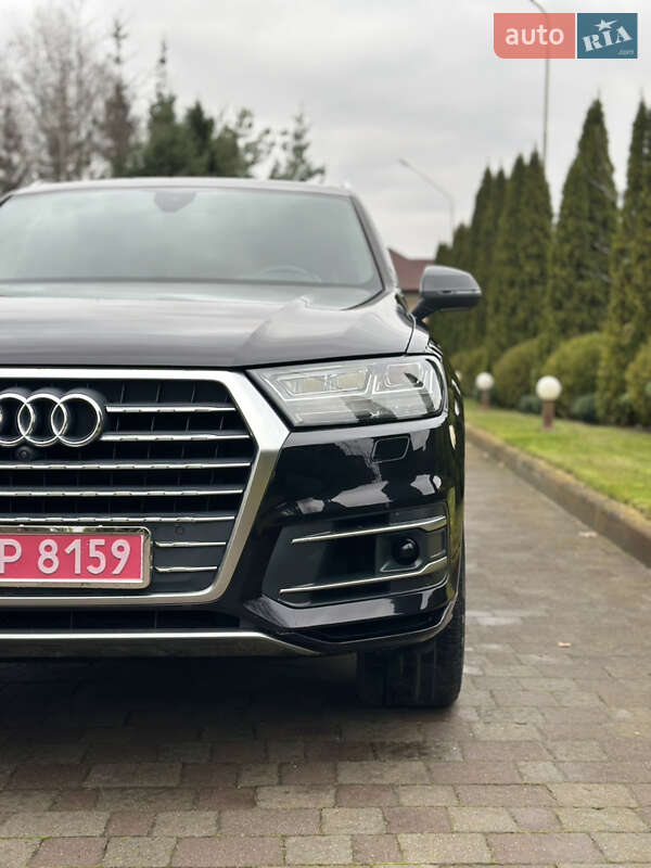 Внедорожник / Кроссовер Audi Q7 2017 в Сарнах