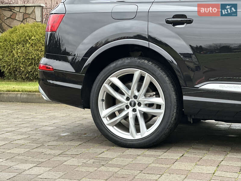 Внедорожник / Кроссовер Audi Q7 2017 в Сарнах