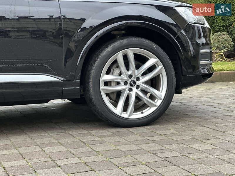 Внедорожник / Кроссовер Audi Q7 2017 в Сарнах