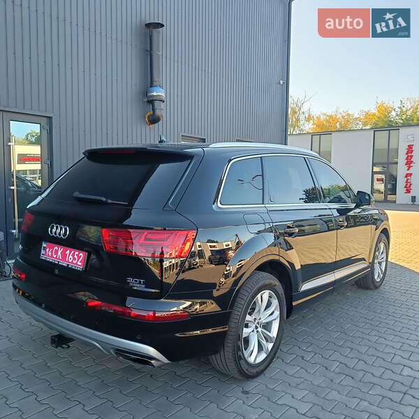 Внедорожник / Кроссовер Audi Q7 2017 в Дубно