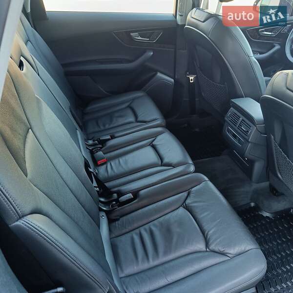 Внедорожник / Кроссовер Audi Q7 2017 в Дубно