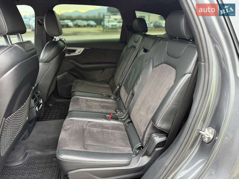 Позашляховик / Кросовер Audi Q7 2016 в Ужгороді